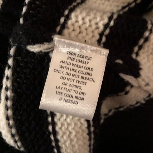 Girls M (10-12) Black and White Sweater - Picture 4 of 6